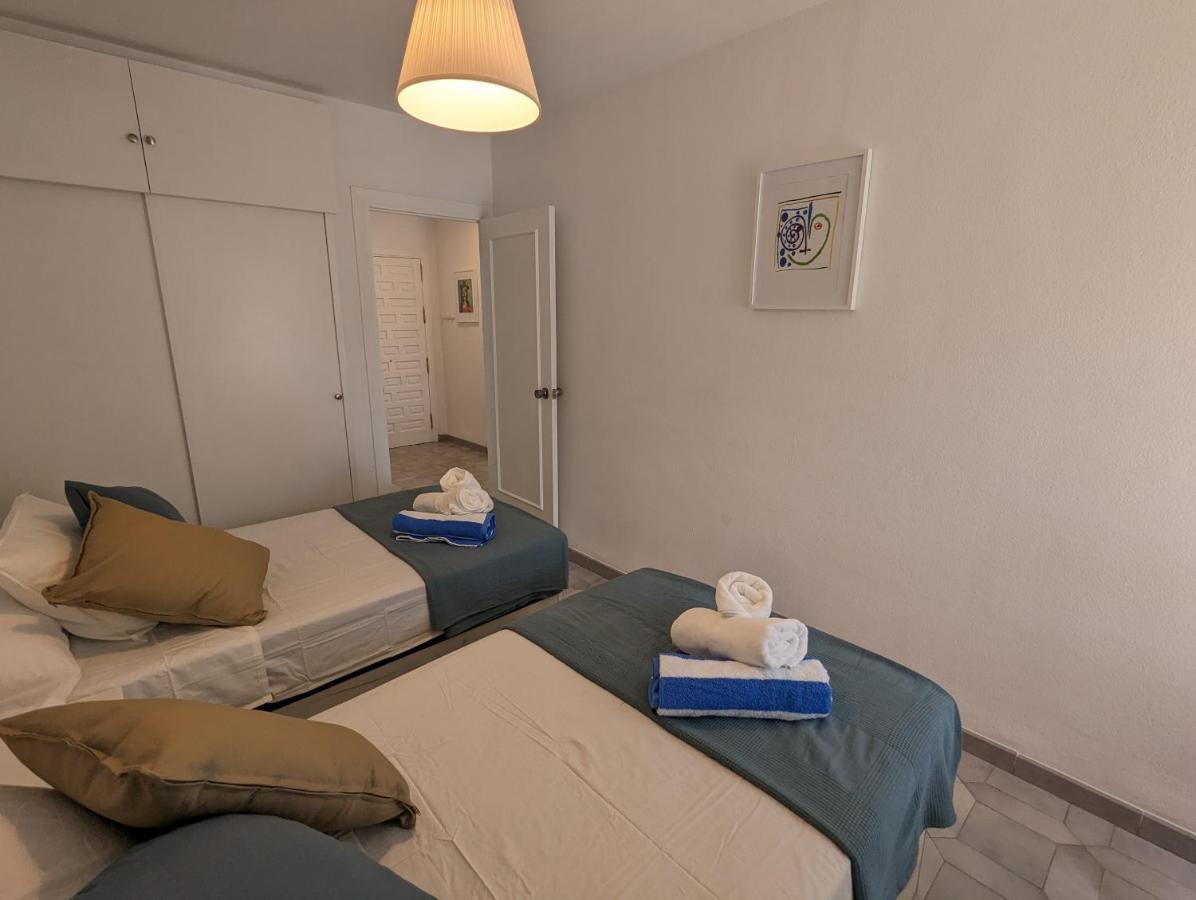 Apartamento Entero, Enormes Piscinas, Terraza Y Playa Benalmadena Exterior photo