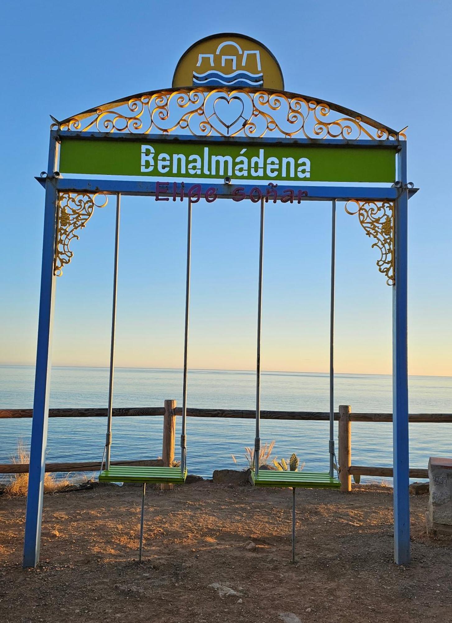 Apartamento Entero, Enormes Piscinas, Terraza Y Playa Benalmadena Exterior photo