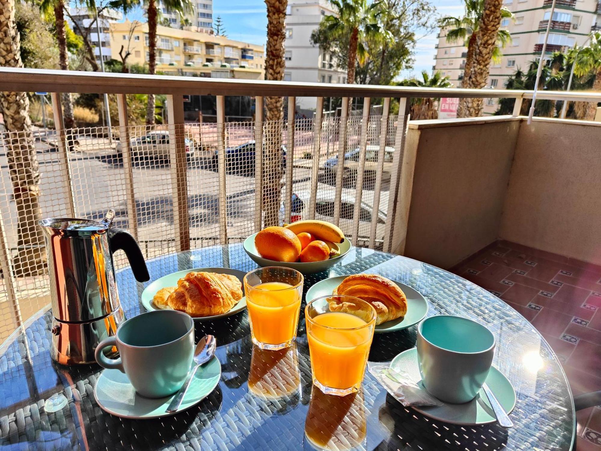 Apartamento Entero, Enormes Piscinas, Terraza Y Playa Benalmadena Exterior photo