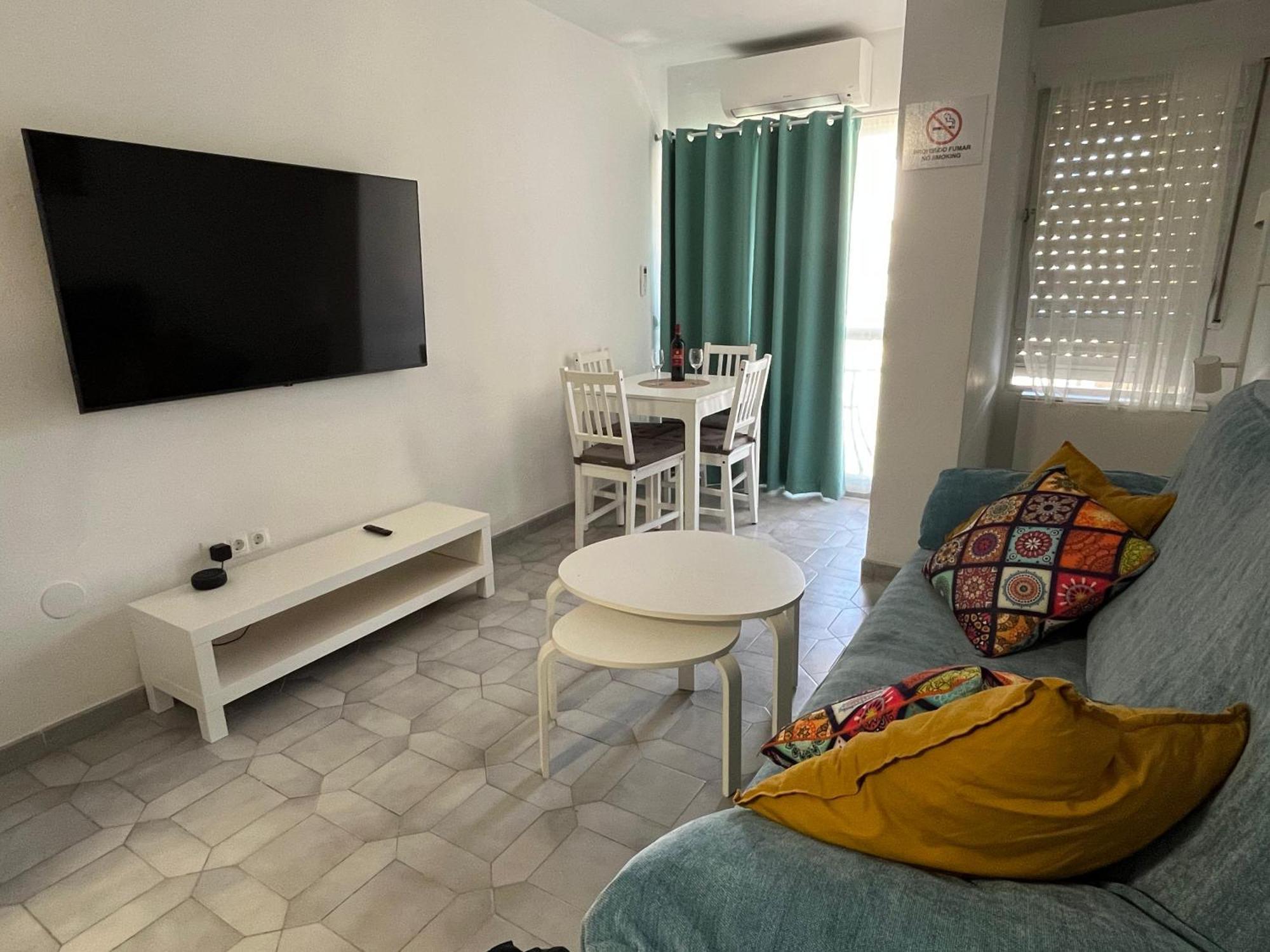 Apartamento Entero, Enormes Piscinas, Terraza Y Playa Benalmadena Exterior photo