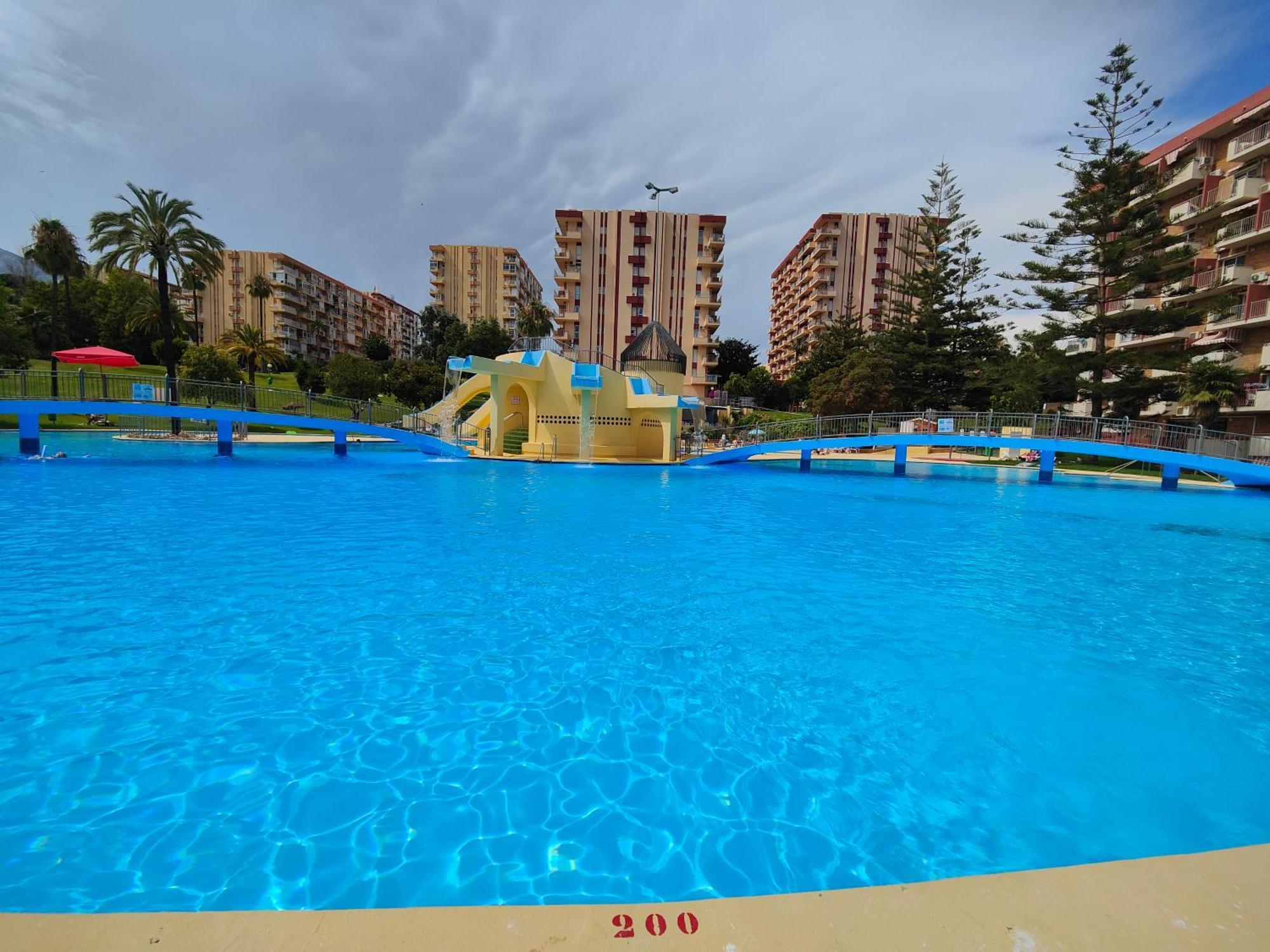 Apartamento Entero, Enormes Piscinas, Terraza Y Playa Benalmadena Exterior photo