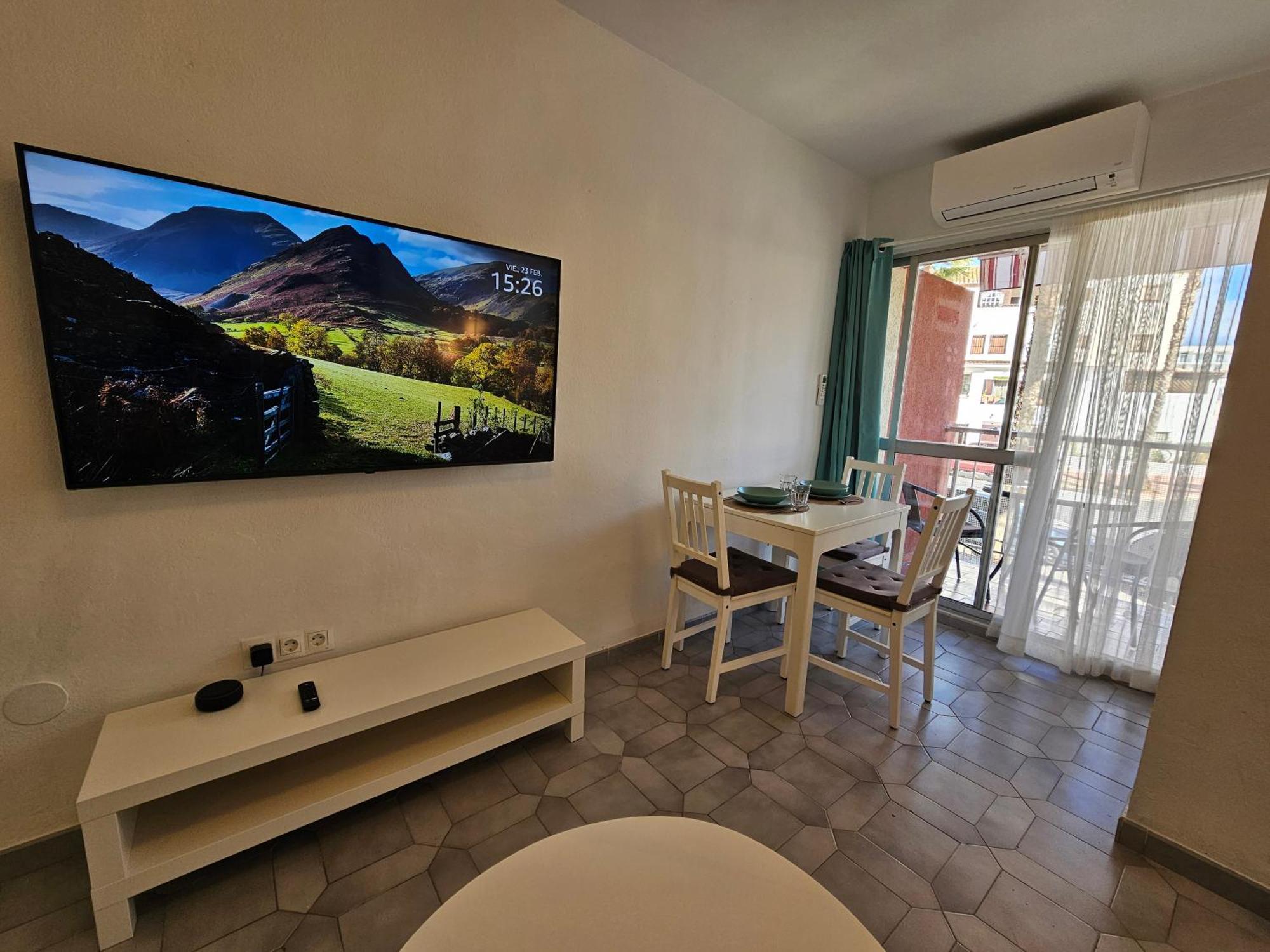 Apartamento Entero, Enormes Piscinas, Terraza Y Playa Benalmadena Exterior photo